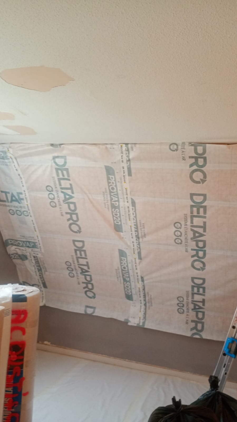 Traitement des raccords et de l'étanchéité à l'air avant la pose des plaques de plâtre